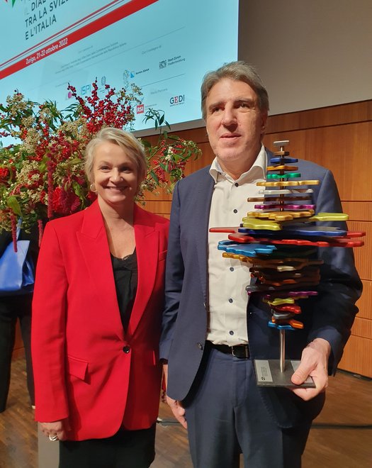 F. Nater und M. Bertoli mit der Trophäe